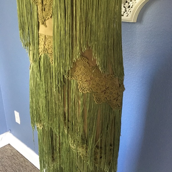 Previously owned and only worn twice. - Picture 7 of 8